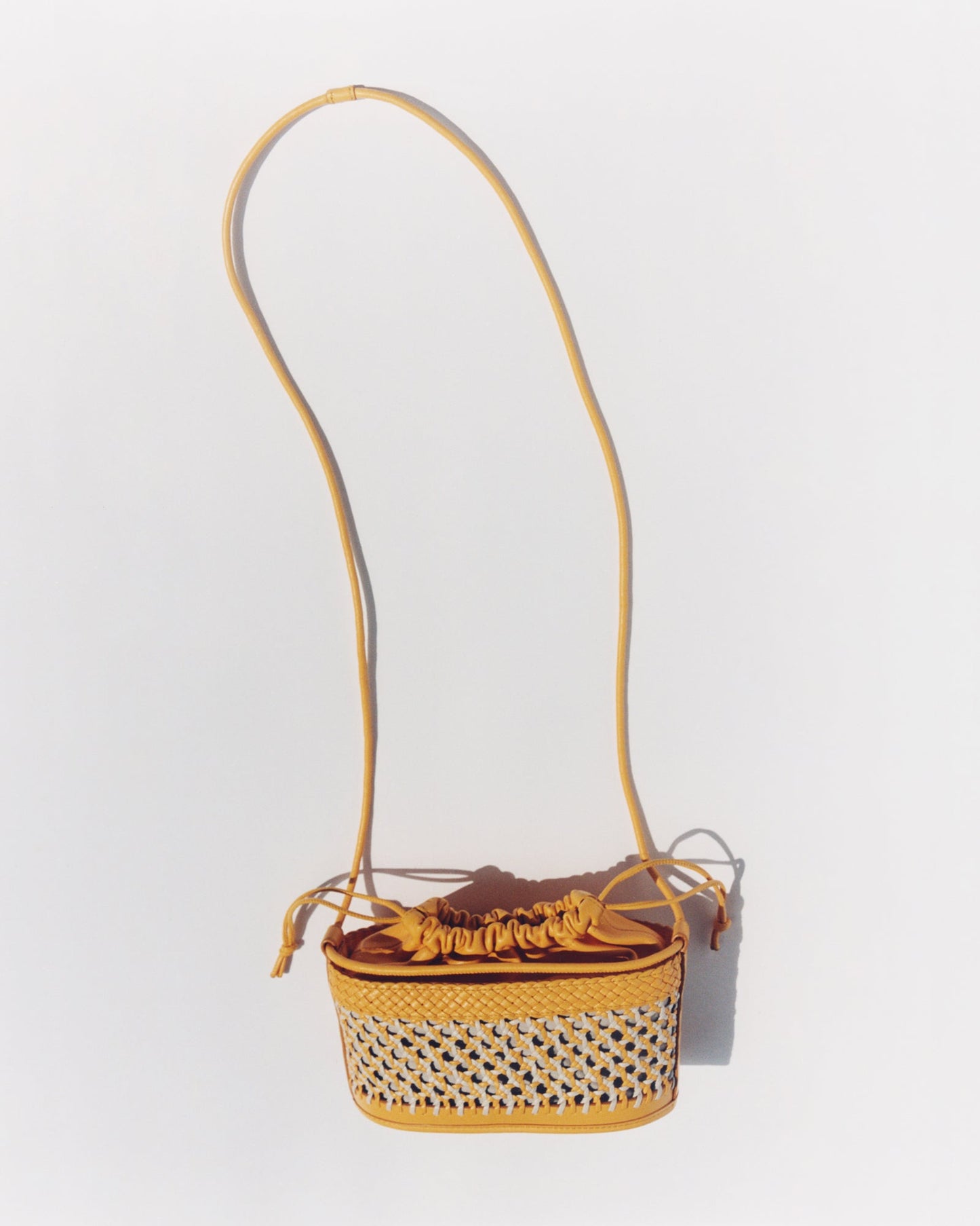 GAIA - Woven Bucket Crossbody Bag - Hereu Women