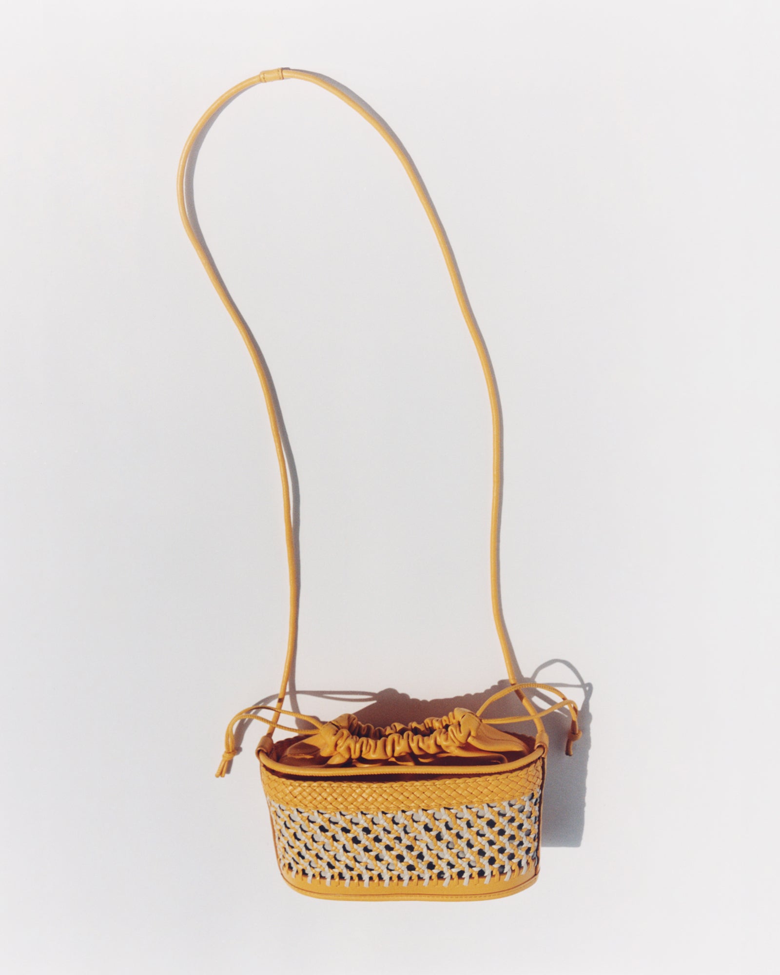 GAIA - Woven Bucket Crossbody Bag - Hereu Women