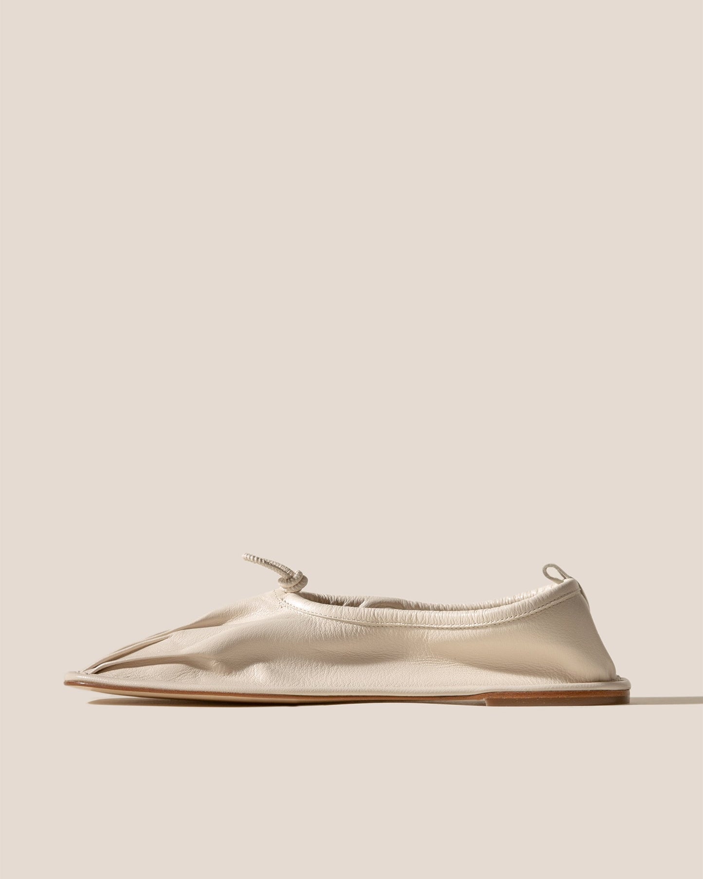 PUNTERA SUPPLE SHINY - Pleated-Toe Pump - Hereu Women