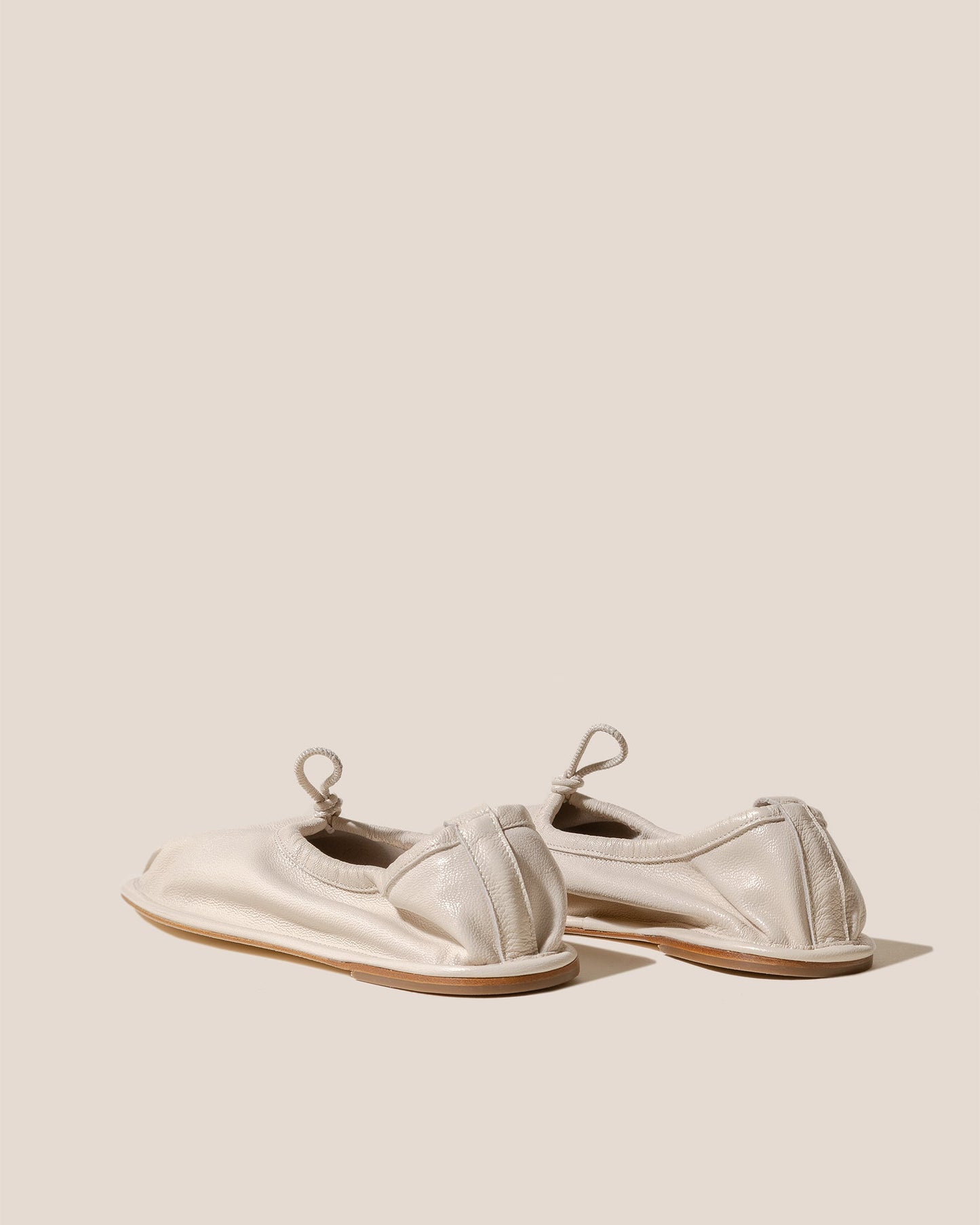 PUNTERA SUPPLE SHINY - Pleated-Toe Pump - Hereu Women
