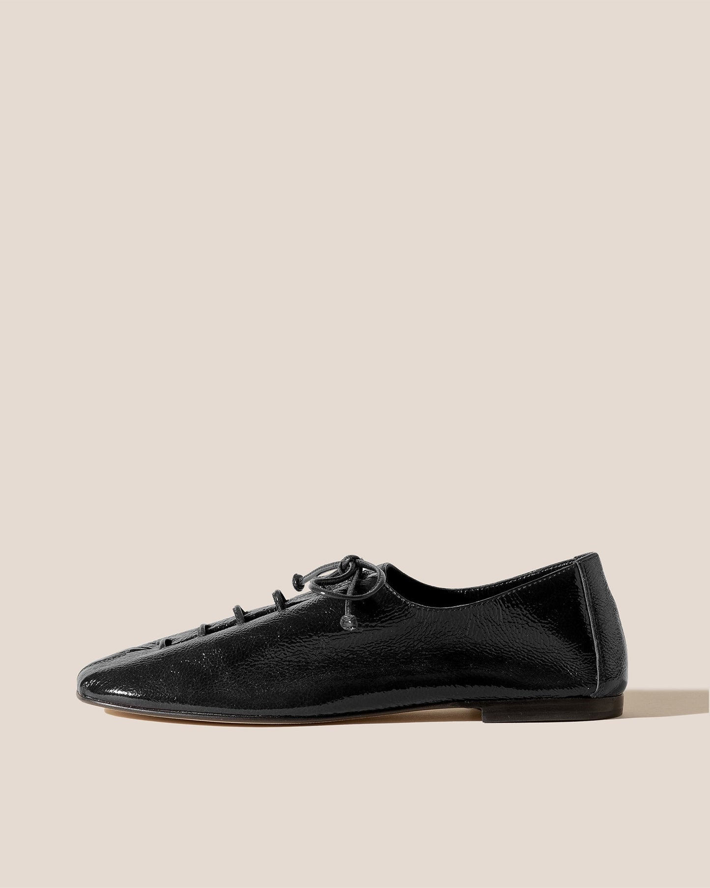 PLEGADA CRINKLED GLOSSY - Deconstructed Lace-up Shoe - Hereu Women