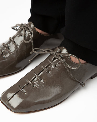 PLEGADA CRINKLED GLOSSY - Deconstructed Lace-up Shoe - Hereu Women