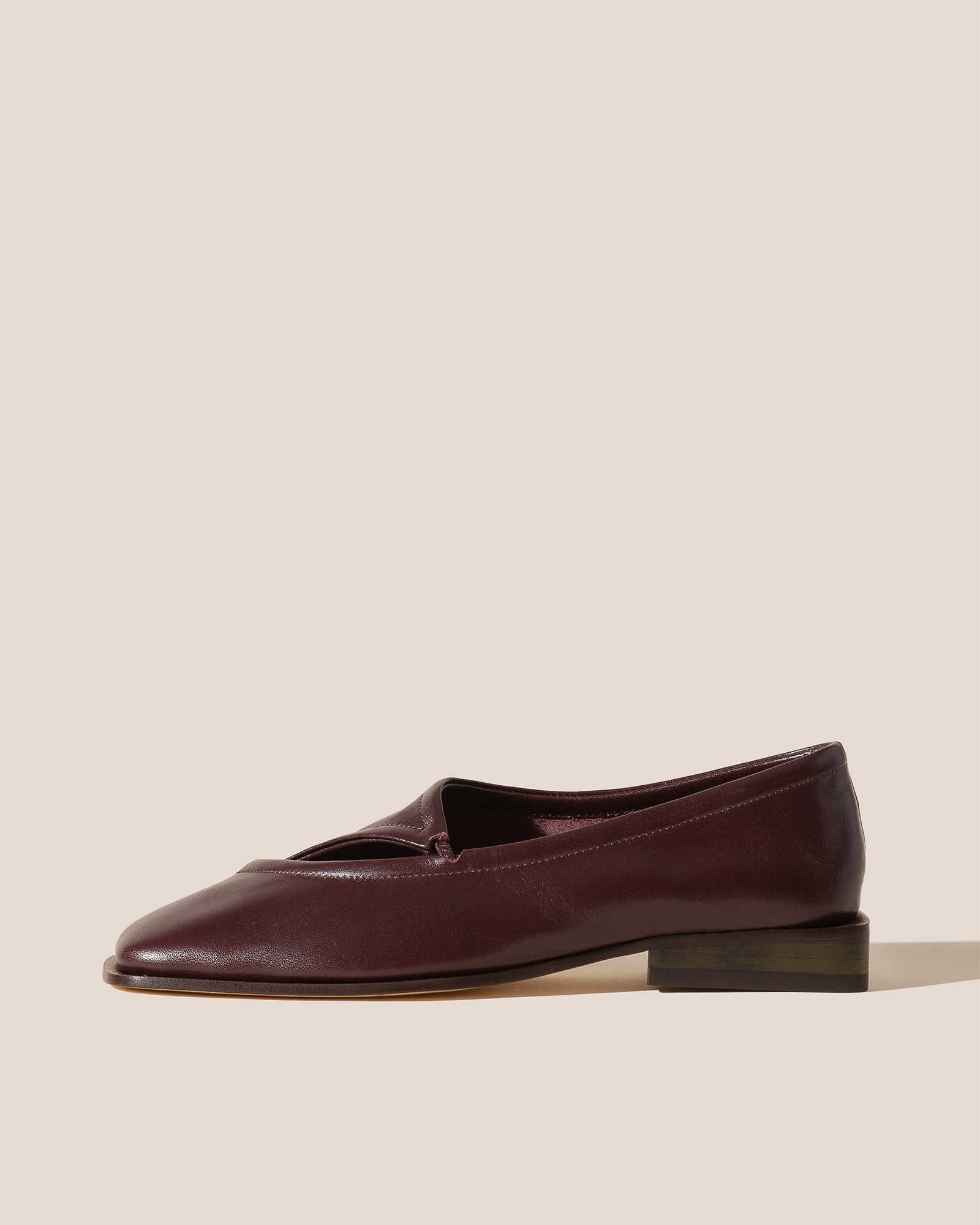 PETRA - Asymmetrical Pump - Hereu Women