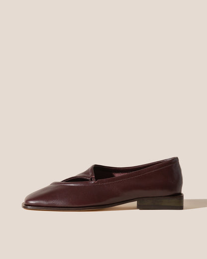 PETRA - Asymmetrical Pump - Hereu Women