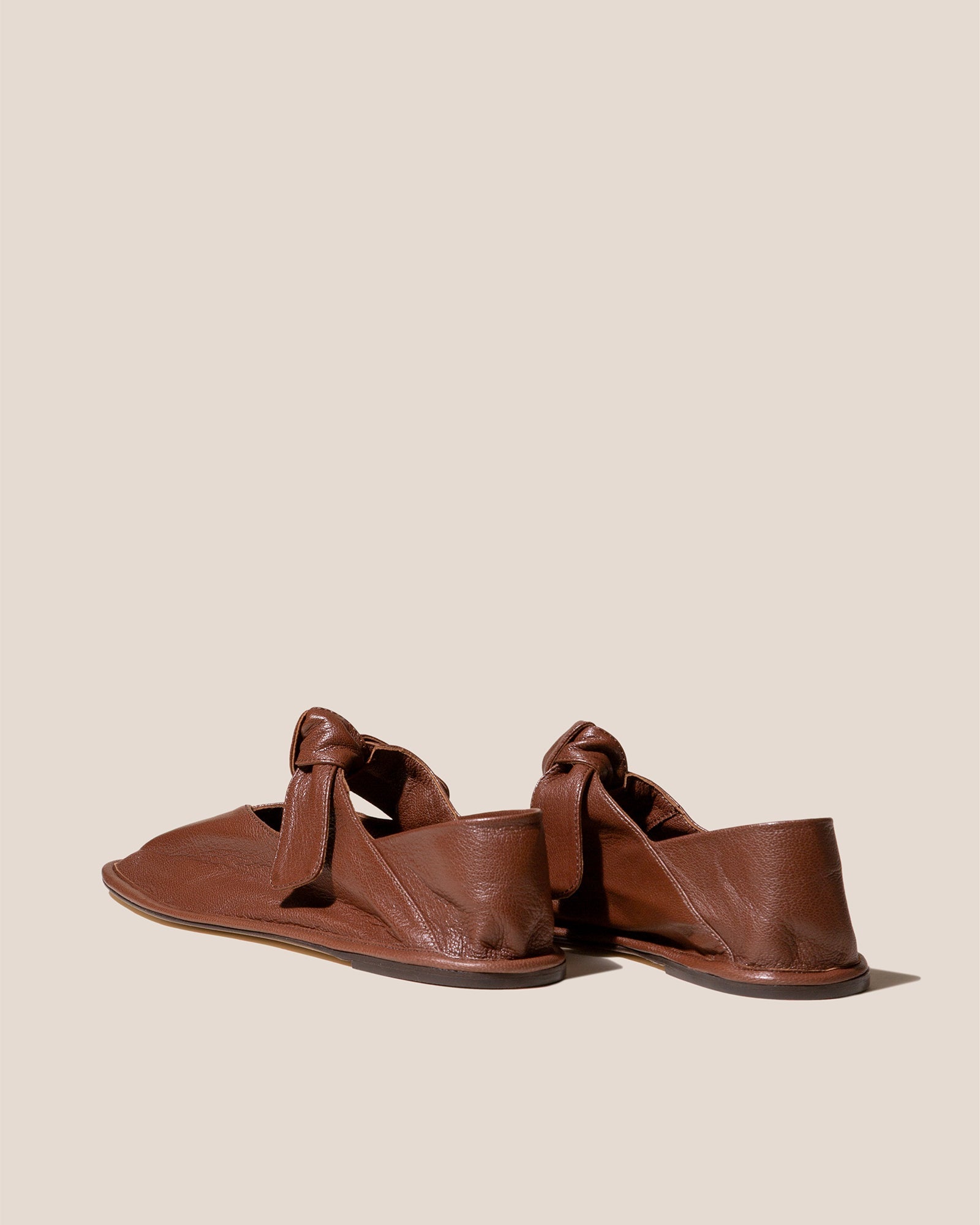 LLASADA SUPPLE SHINY - Front-Knot Pump - Hereu Women