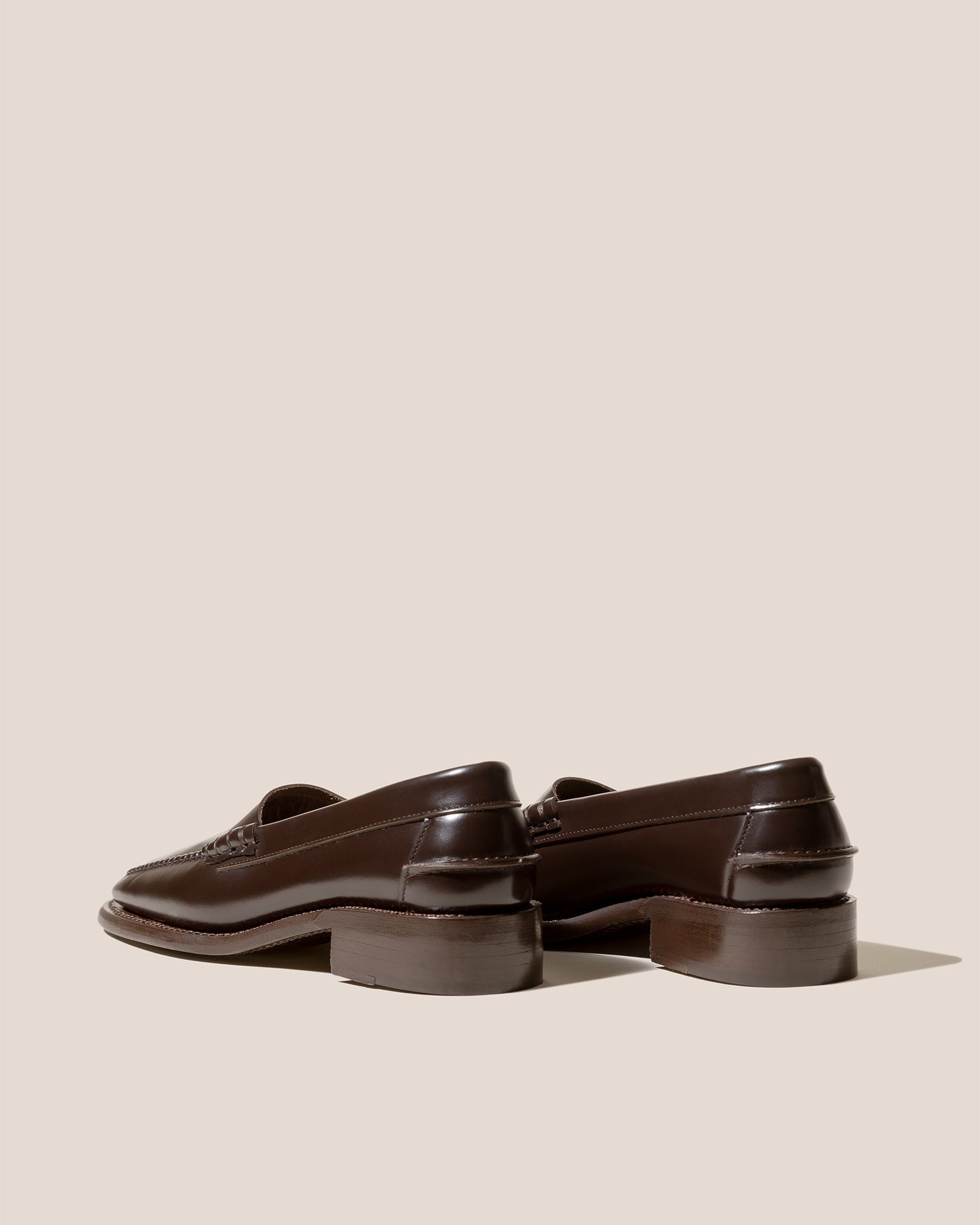 SALA - Square-Toe Low-Heeled Pump - Hereu Women