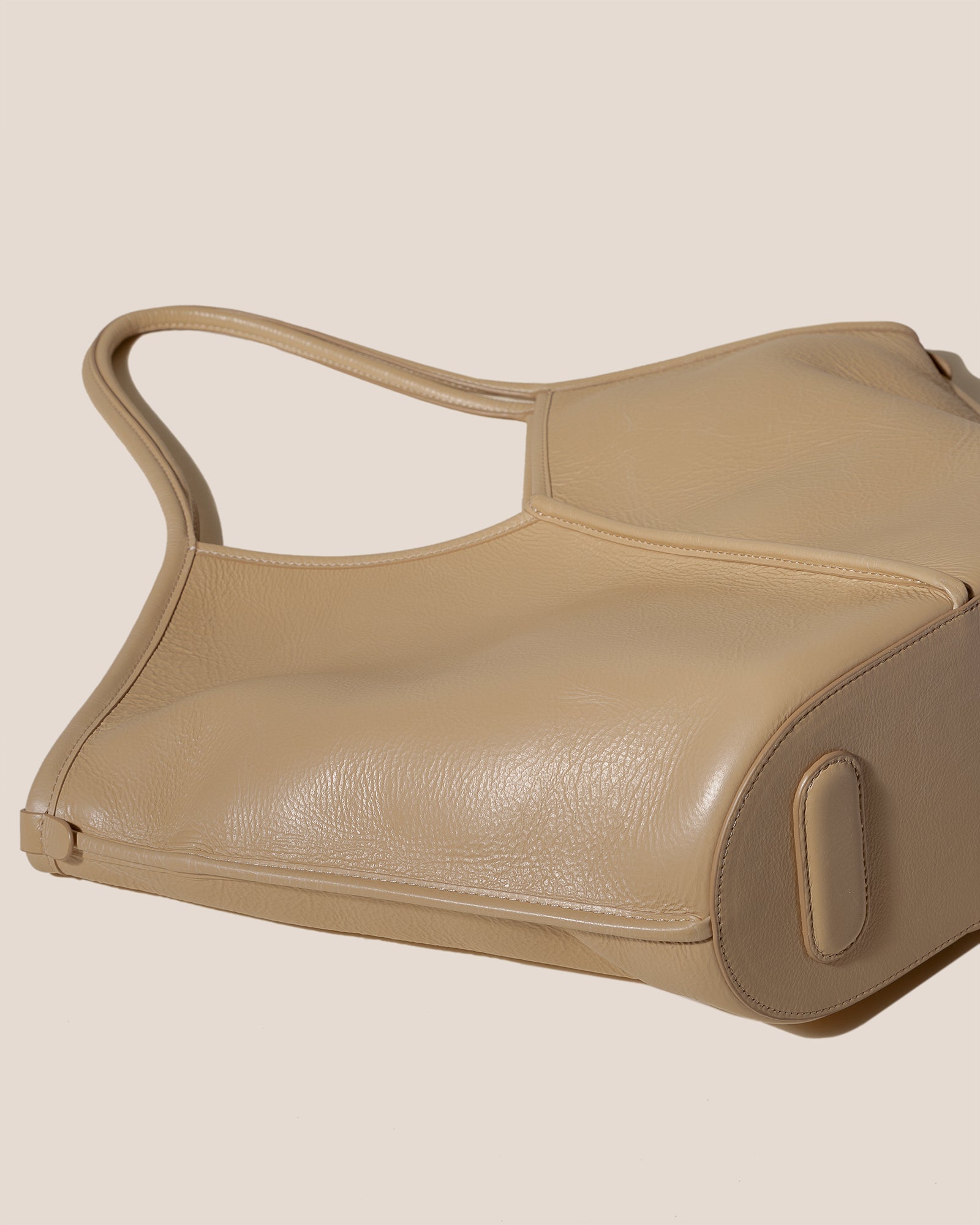 CALELLA DISTRESSED - Leather Tote Bag - Hereu Women|Men