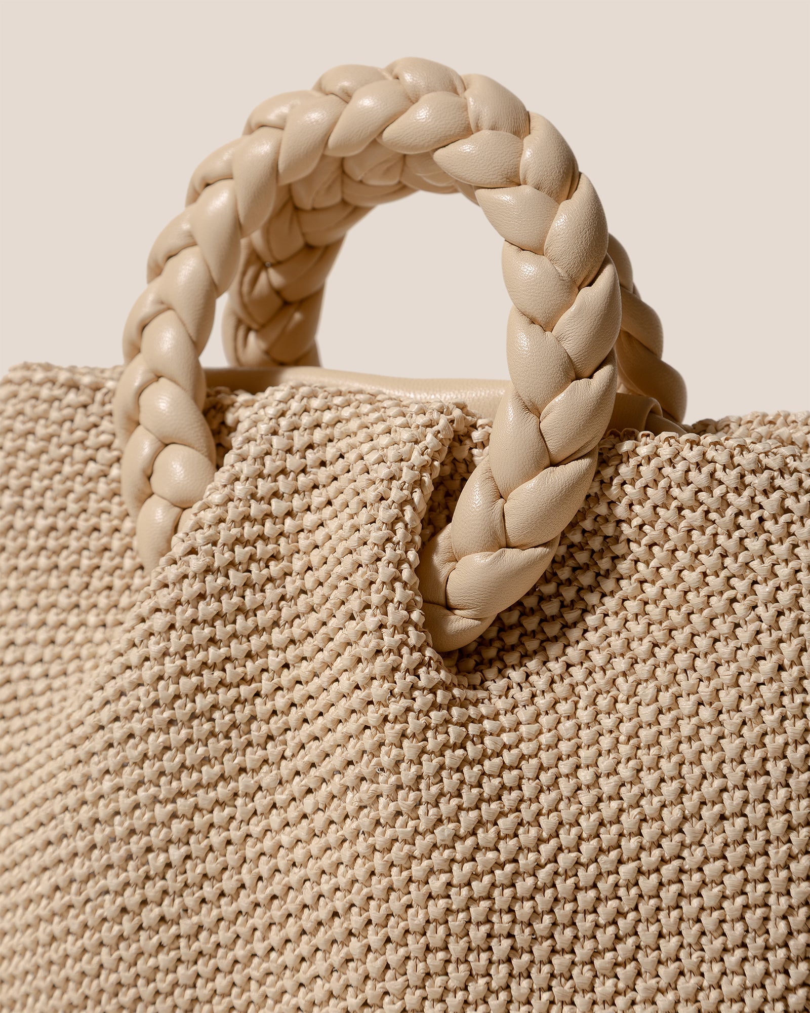 BOMBON M SOFT RAFFIA - Medium Plaited-handle Raffia Handbag - Hereu Women