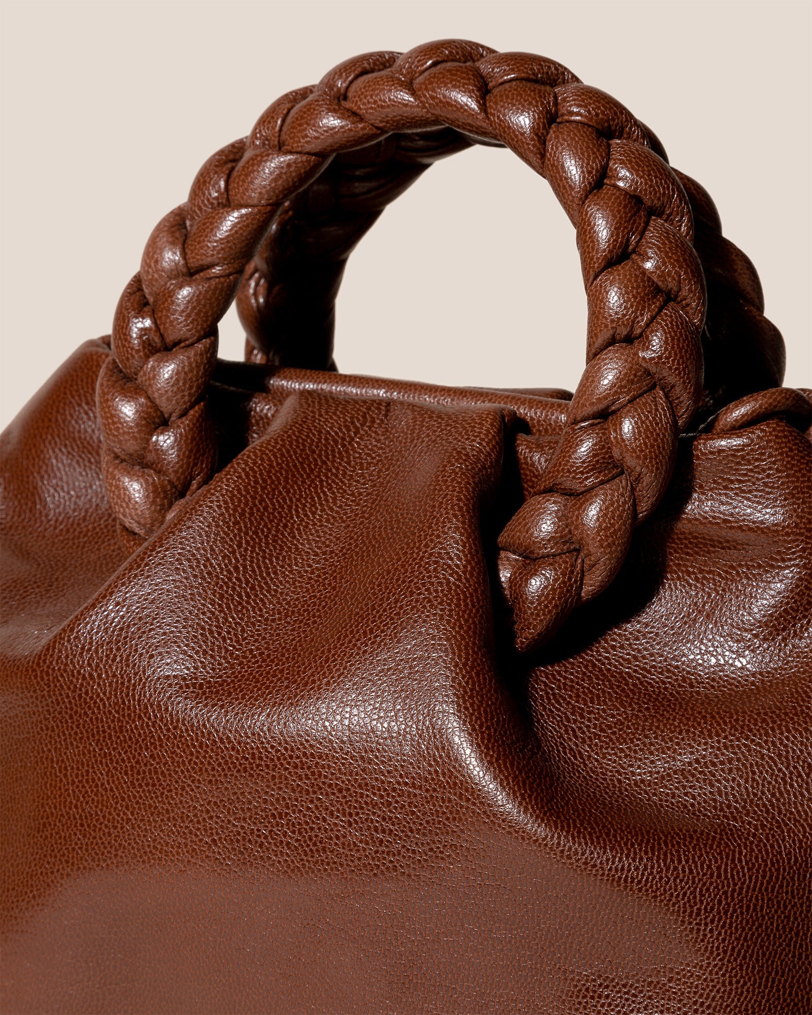 BOMBON M SUPPLE SHINY - Medium Plaited-handle Leather Handbag - Hereu Women