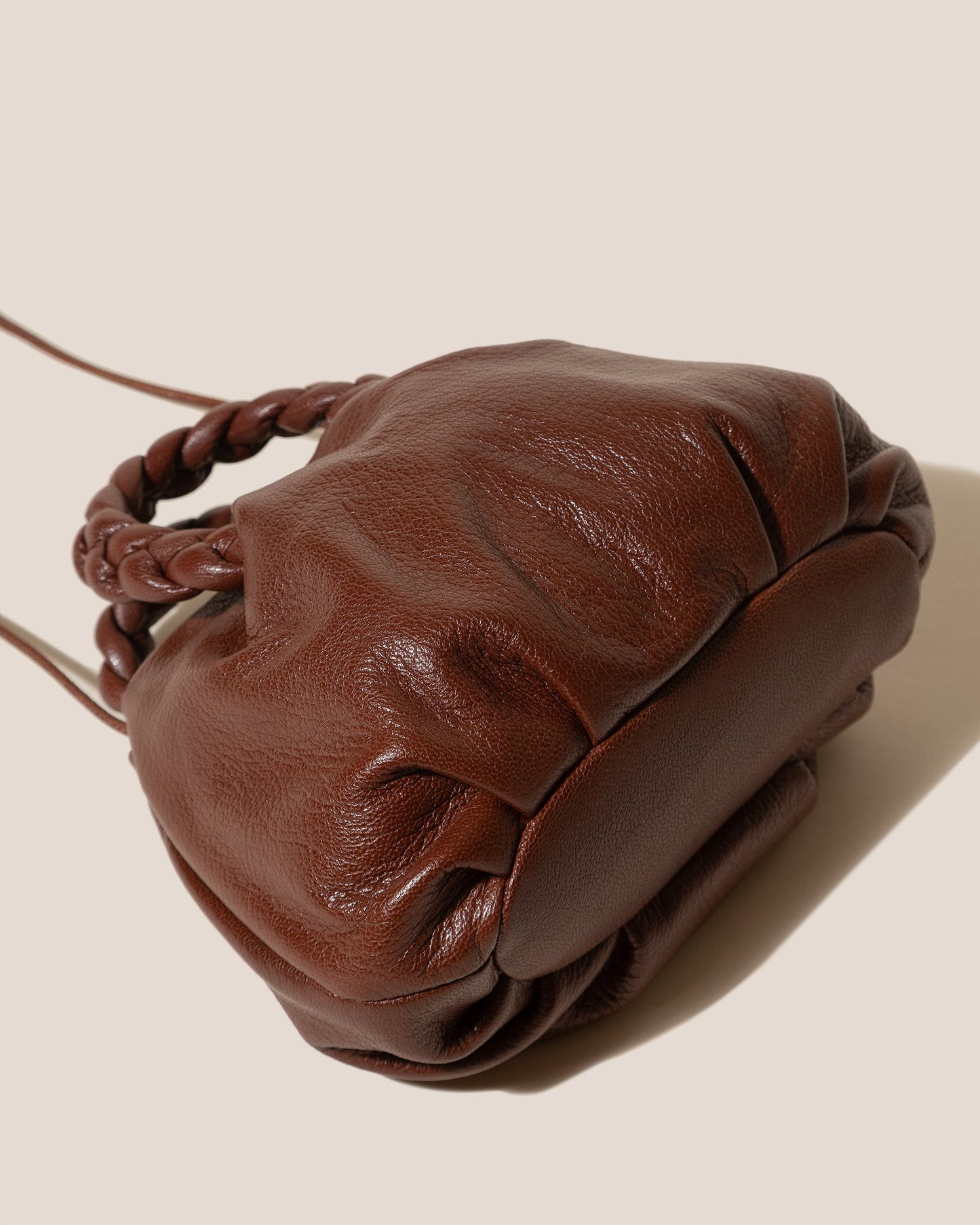 BOMBON SUPPLE SHINY - Plaited-handle Leather Handbag - Hereu Women
