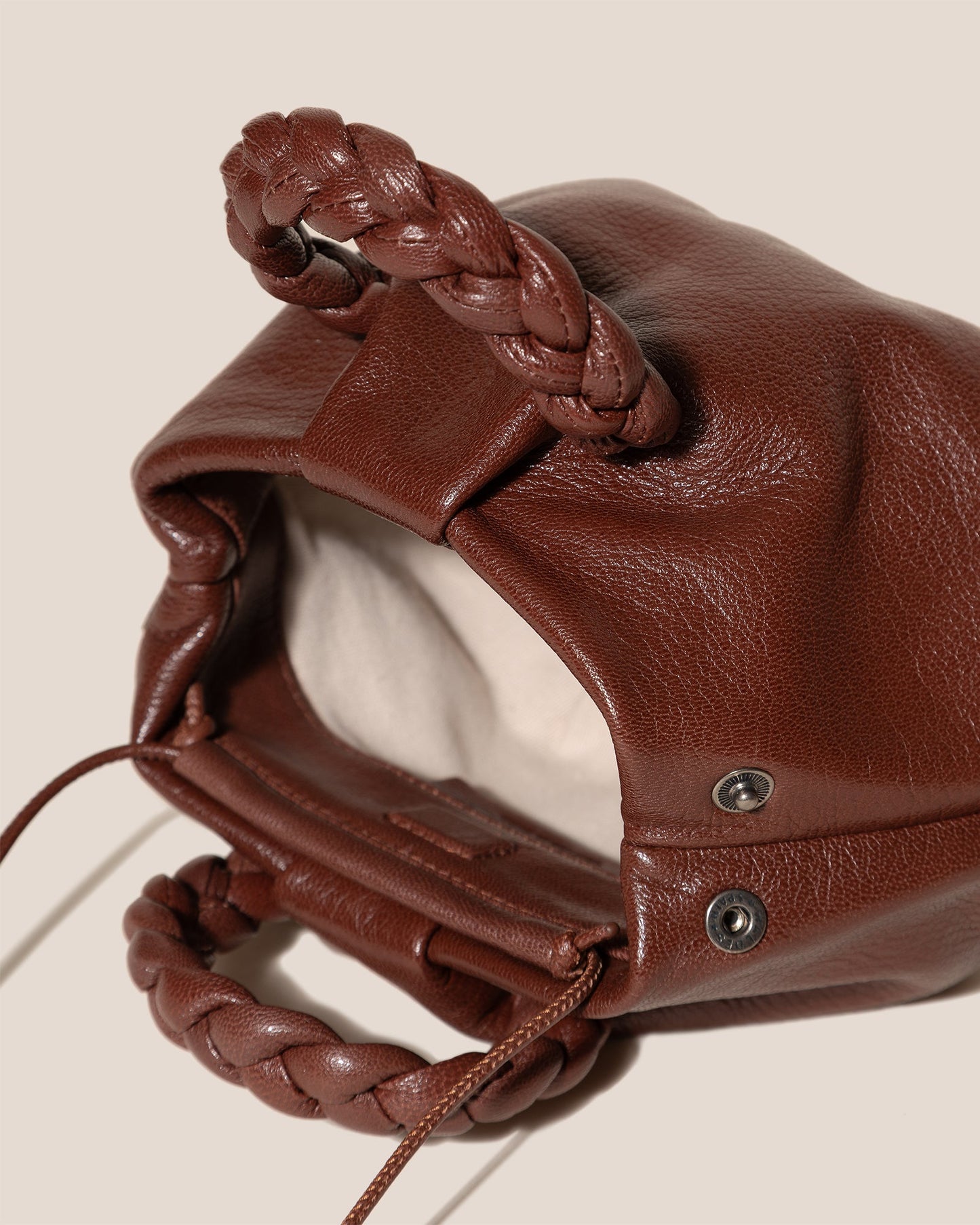 BOMBON SUPPLE SHINY - Plaited-handle Leather Handbag - Hereu Women