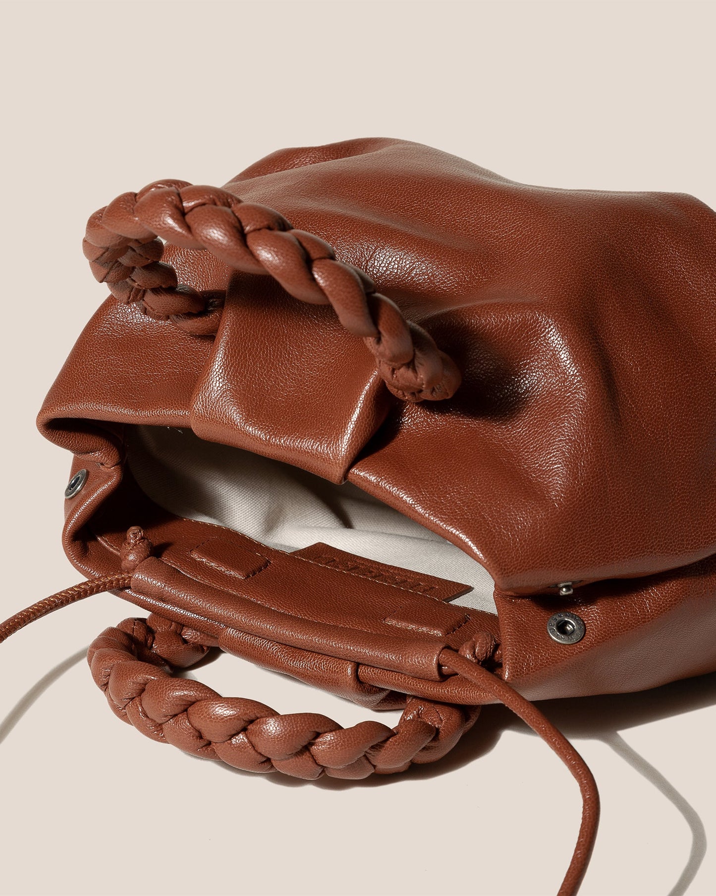 BOMBON M SUPPLE SHINY - Medium Plaited-handle Leather Handbag - Hereu Women