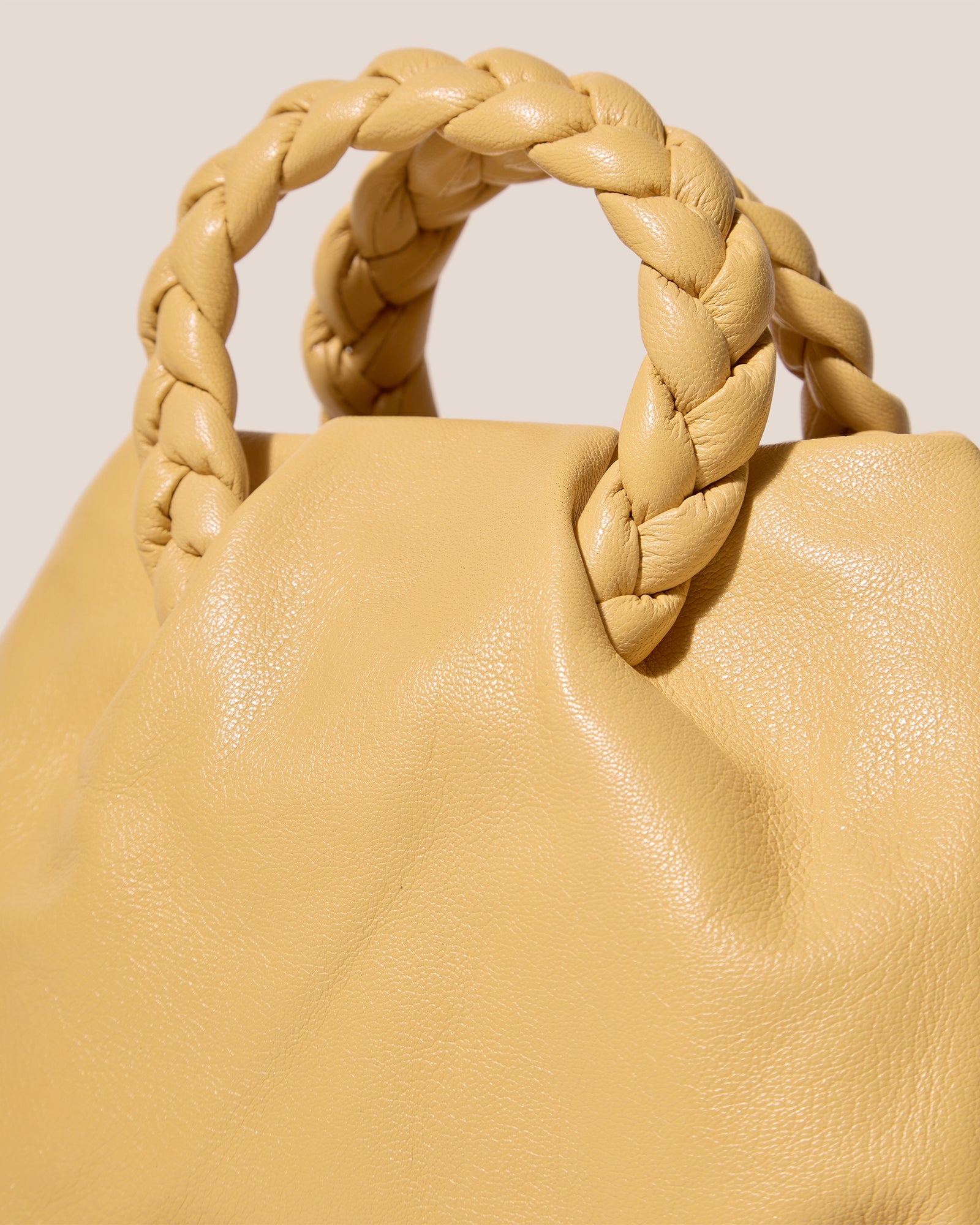 BOMBON M SUPPLE SHINY - Medium Plaited-handle Leather Handbag - Hereu Women