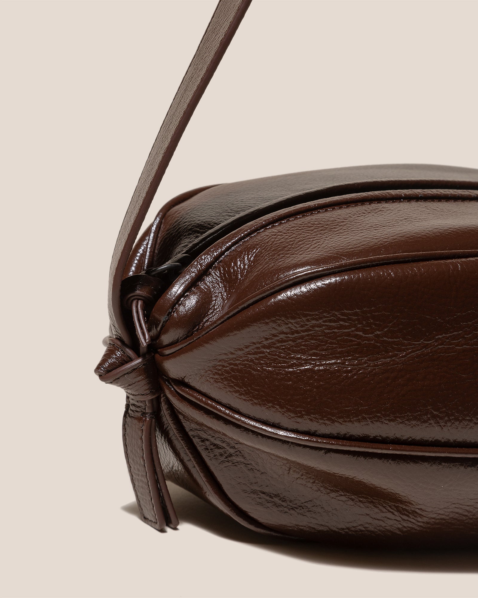 BOYA L DISTRESSED - Ball-Shaped Crossbody Bag - Hereu Women|Men