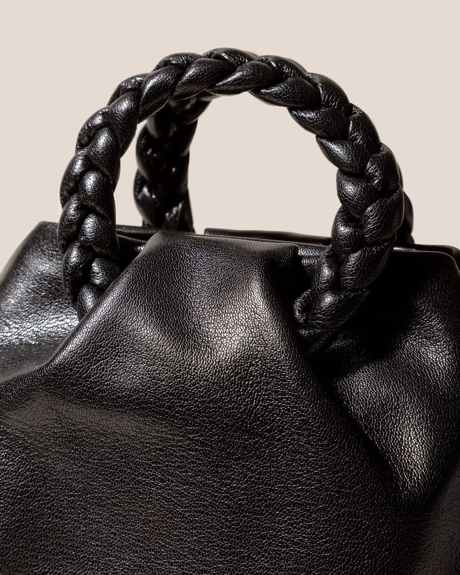 BOMBON M SUPPLE SHINY - Medium Plaited-handle Leather Handbag - Hereu Women