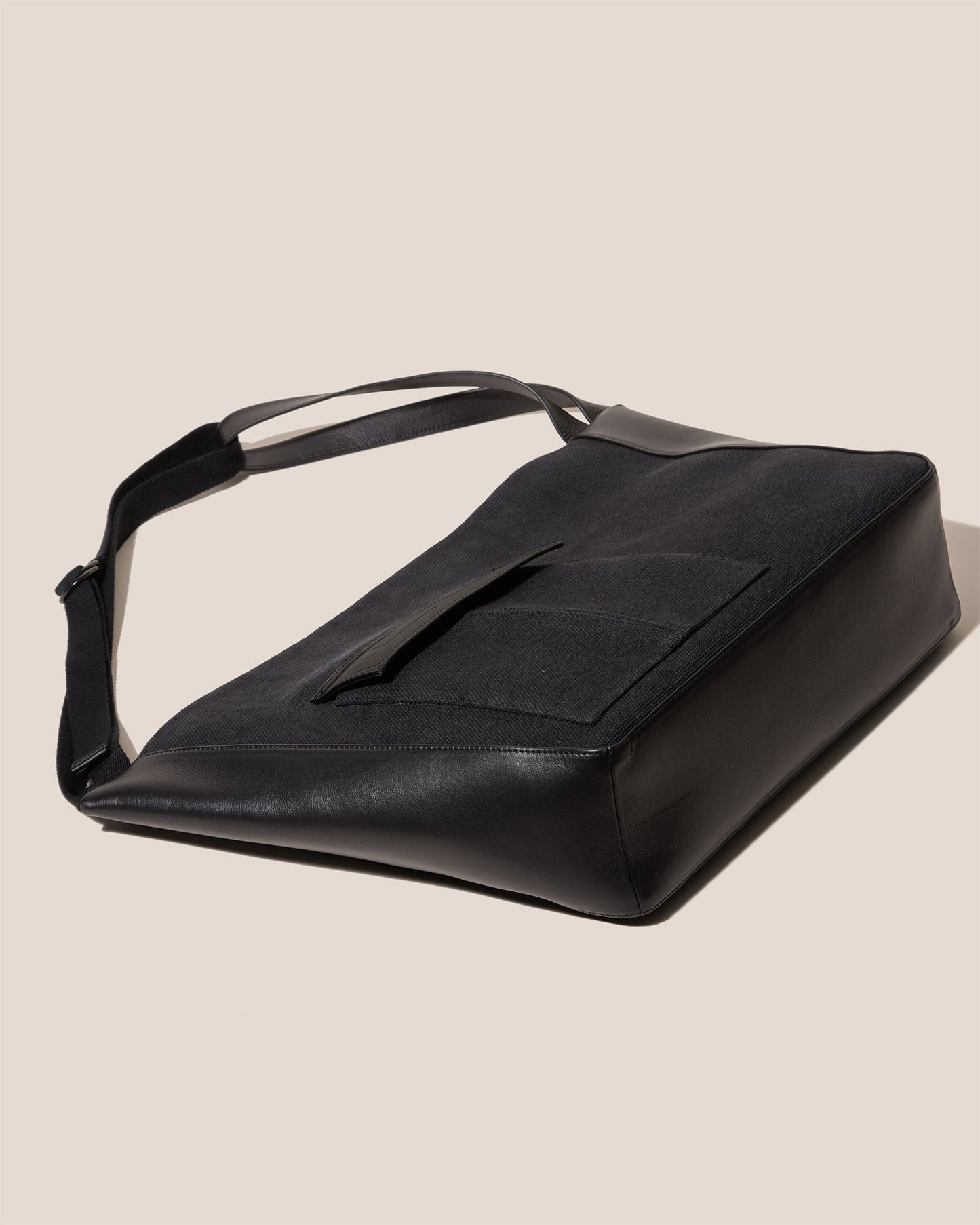 VINCLE L - Messenger Bag - Hereu Women|Men