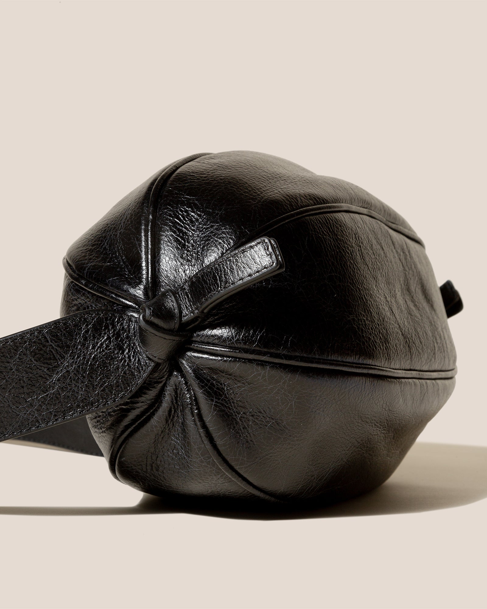 BOYA L DISTRESSED - Ball-Shaped Crossbody Bag - Hereu Women|Men