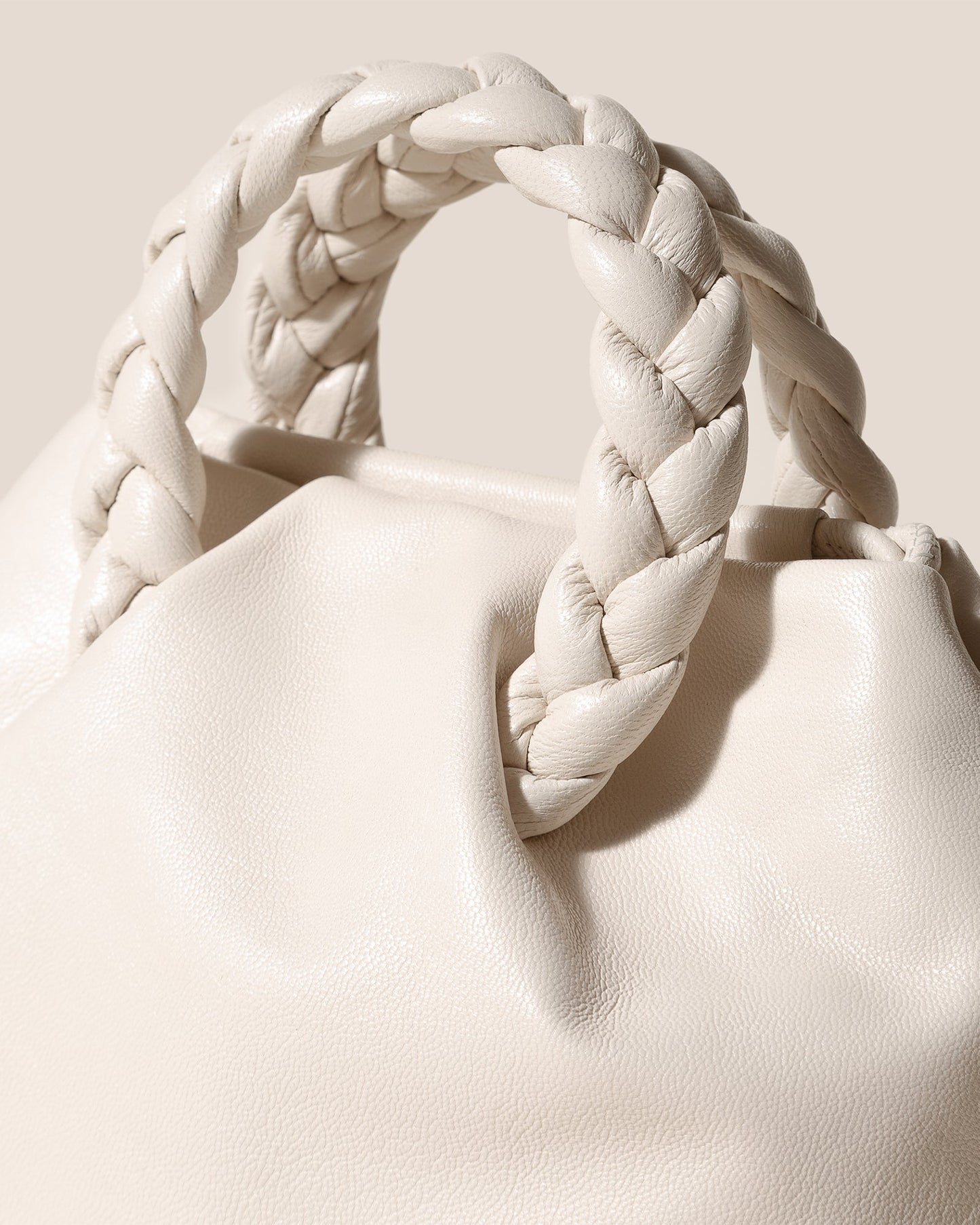 BOMBON SUPPLE SHINY - Plaited-handle Leather Handbag - Hereu Women
