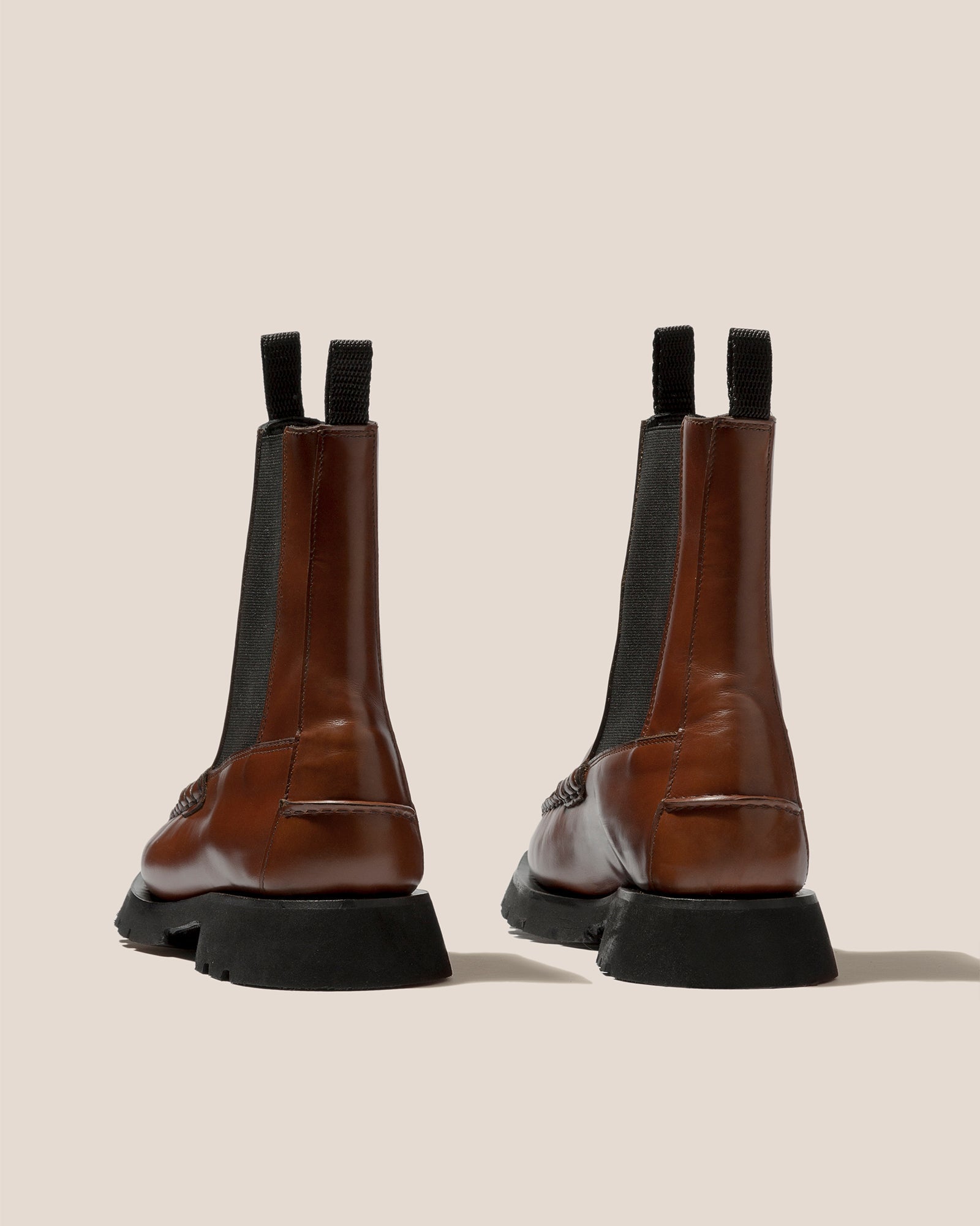 ALDA SPORT - Tread Sole Low-calf Chelsea Boot - Hereu Men