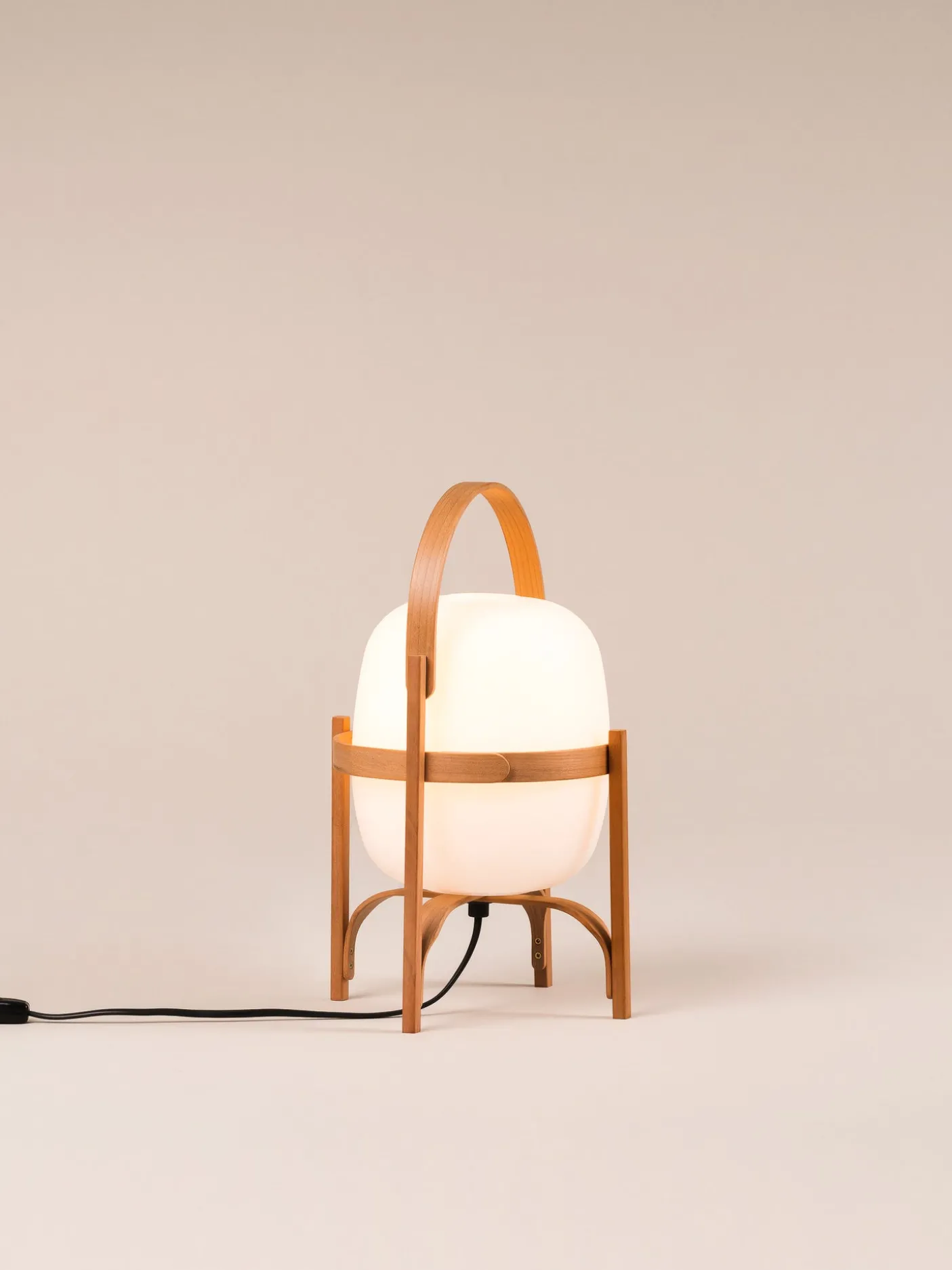 Hereu Studio Home | Designed By "miguel Milá"<CESTITA