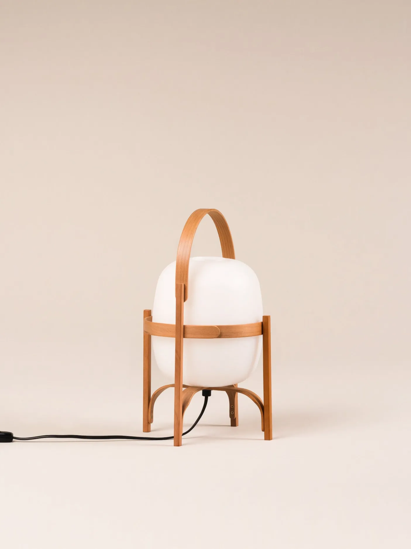 Hereu Studio Home | Designed By "miguel Milá"<CESTITA